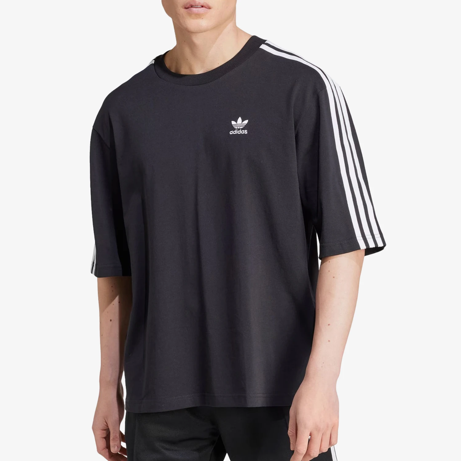 

Adidas Originals Men's Classic Loose Fit Casual Short Sleeve IZ1832
