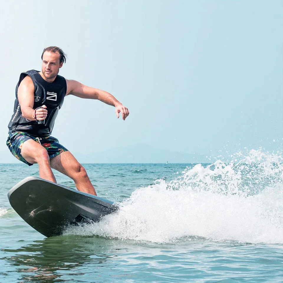 Powerful 6.5KW Sea Extreme Sports Electric Surfboard With High Speed About 50km/h For 1 Person