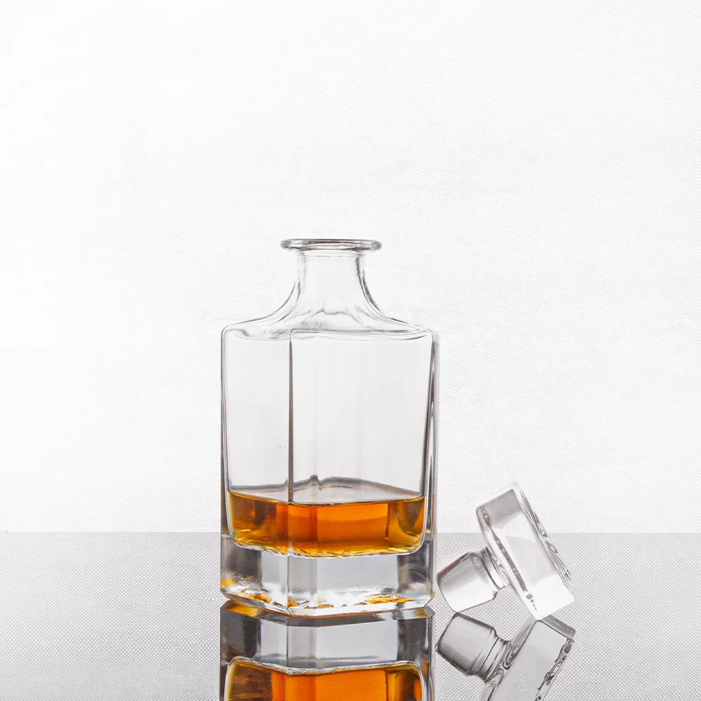 

Wholesale Square Whiskey Decanter with Laser Engraved 1776 Logo – Premium 26oz Glass Liquor Decanter for Sale