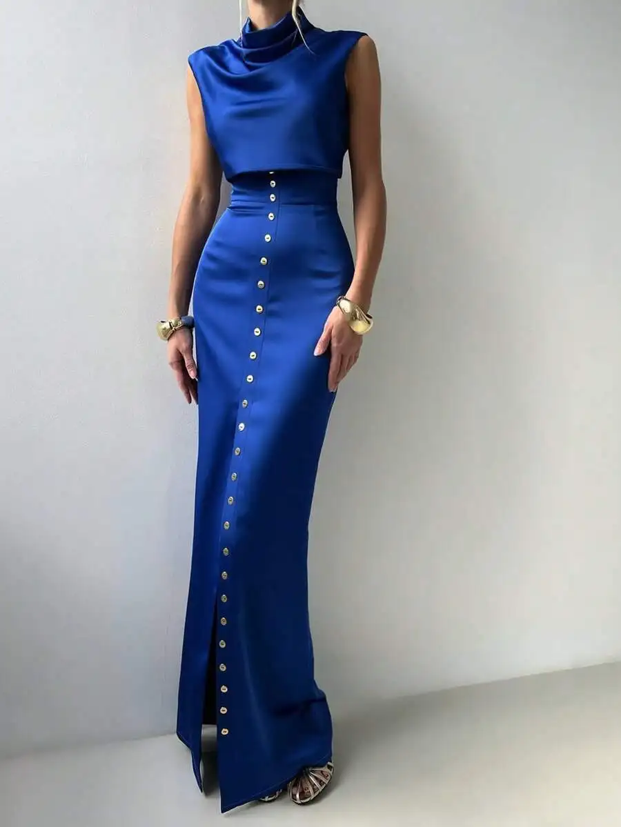 

Женский комплект: топ без рукавов из сатина королевского синего цвета с воротником-стойкой и юбка макси с высокой талией на пуговицах