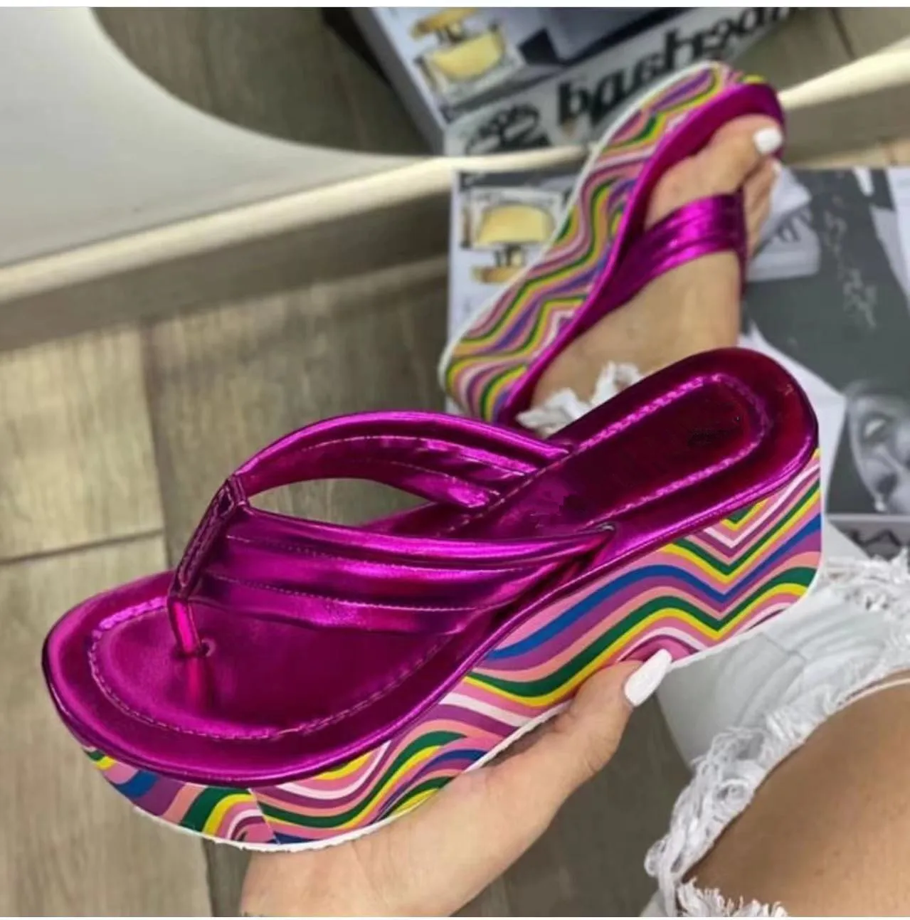 

2024 New Colorful Wedge Thick Sole Flip Flop Women Summer Outdoor Casual Slippers Large Beach Slides Sandals Shoes Herringbone