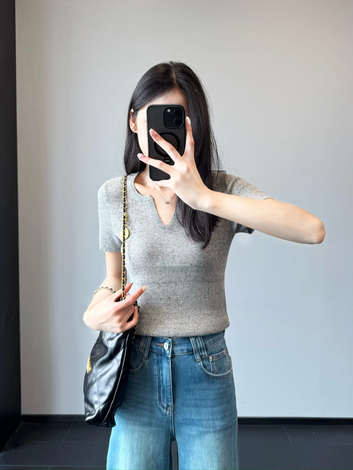 

Elegant Knitted Wool Linen Short Sleeve T-Shirt Women's Summer New V-neck Slimming Comfortable High Elasticity Straight Cut