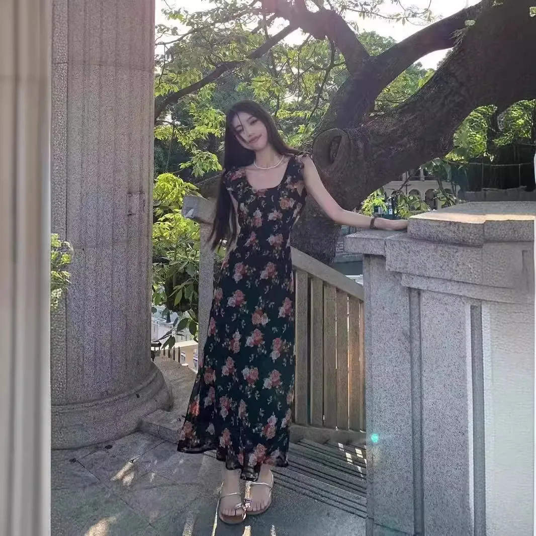 French retro floral dress for women's summer 2025 new style with flying sleeves and a waist cinching A-line long skirt