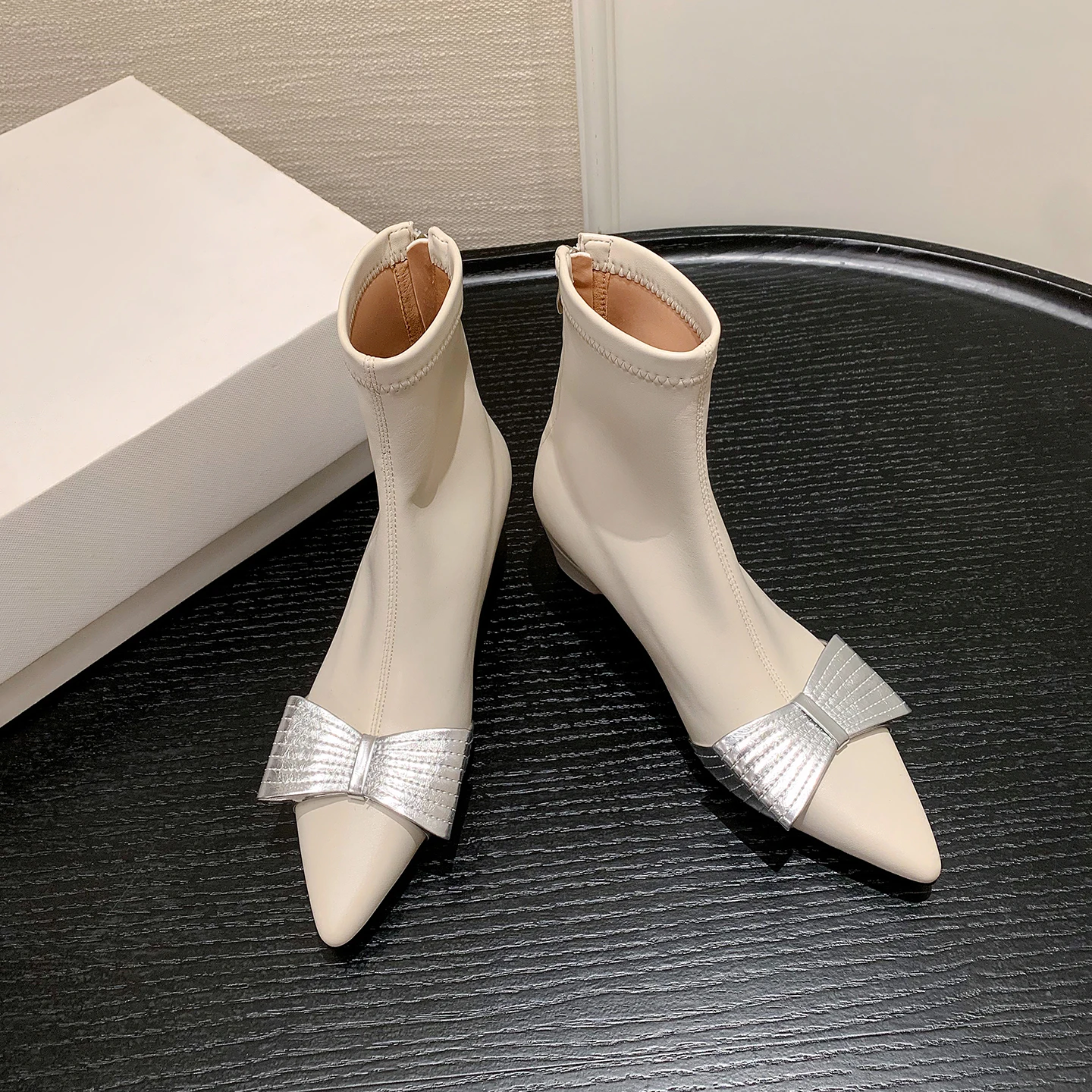 

AIWEZG Эластичные облегающие ботильоны с острым носком и акцентом в виде банта, молния сзади, блочный и средний каблук, минималистичный стиль, большие размеры