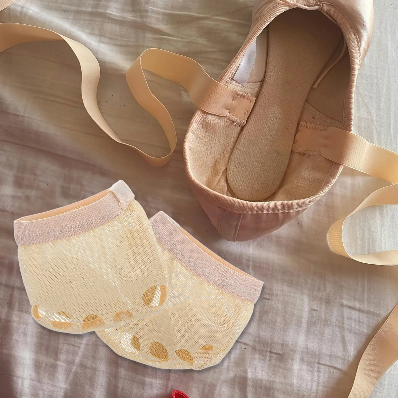 

1Pair Ballet Forefoot Cushion 5 Holes Elastic Half Sole Dancing Shoes Size S Professional Dance Shoes for Ballet Yoga Modern