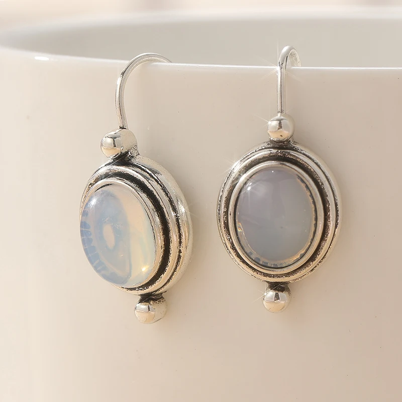 Vintage versilberte Ohrringe mit synthetischem Mondstein, Retro-Silber, Augenform, Stein, eleganter Schmuck, Geschenk für Frauen