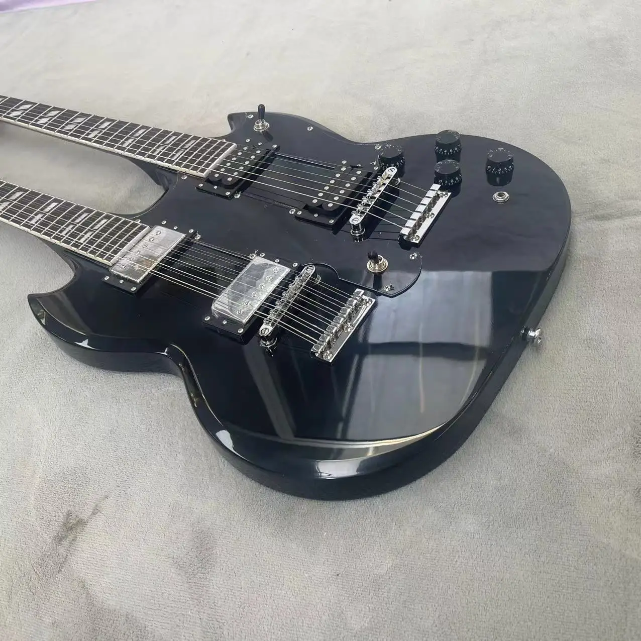 In stock, 12+6 chord double path electric guitar, black body, with real shipping pictures. Order and ship immediately