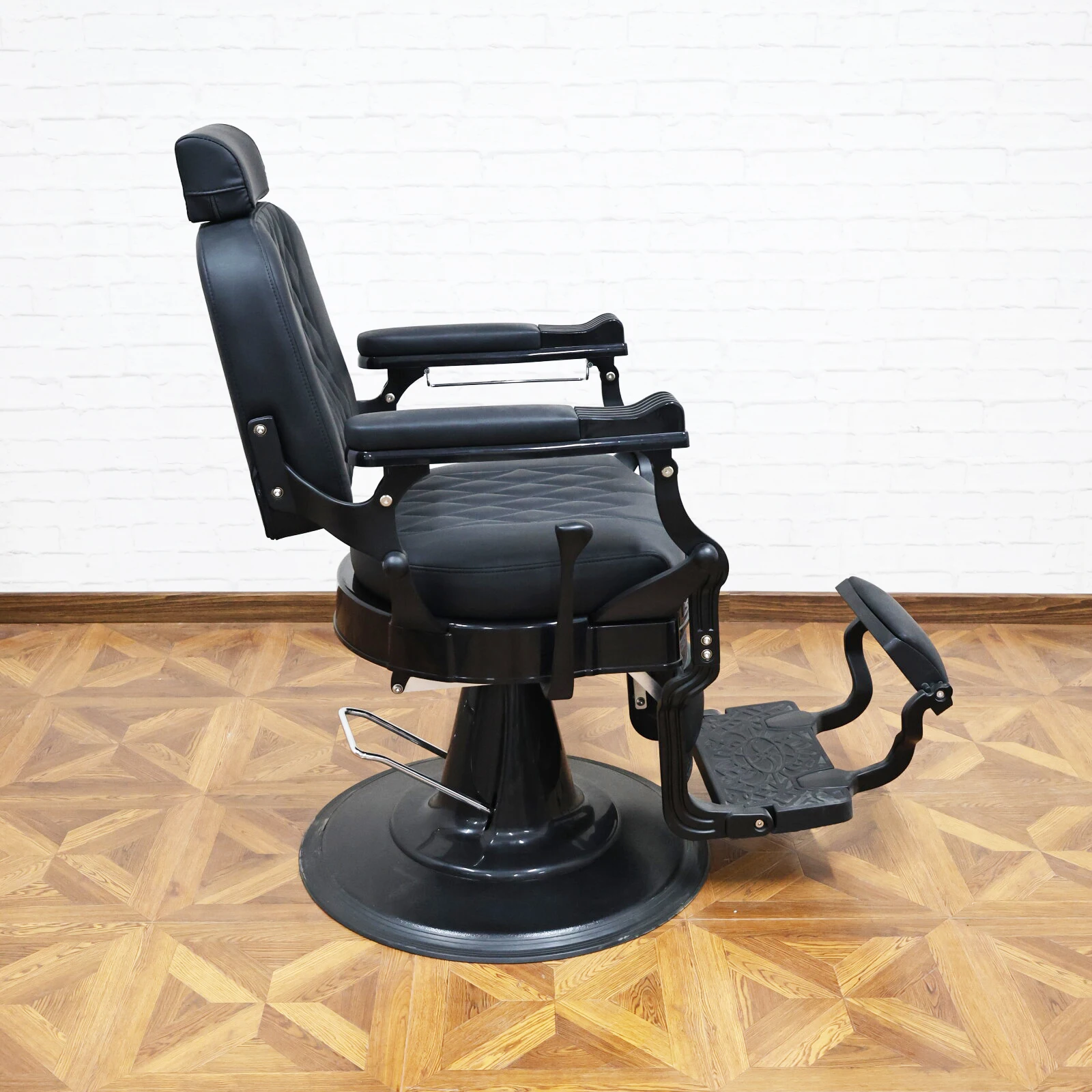Schwarze Friseurstühle: 360° ° Volldrehung, Liegedesign, hydraulischer Lift, hochwertige kommerzielle Friseursalonmöbel – Detail 8