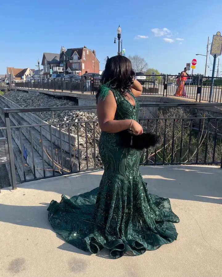 Teal Südafrikanische Ballkleider Meerjungfrau V-Ausschnitt Flügelärmel Feder Schwarze Mädchen Robe De Soiree Abendkleider Kleid Maßgeschneidert