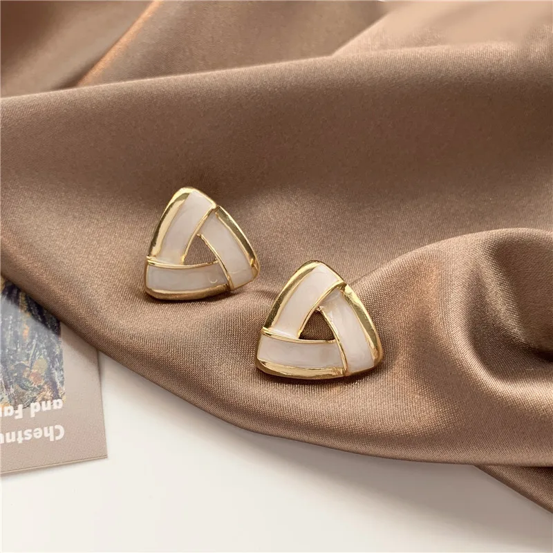 Fashion Twisted Woven Triangle Stud Earrings for Women Temperament White Enamel Oil Metal Golden Earrings Jewelry pendientes