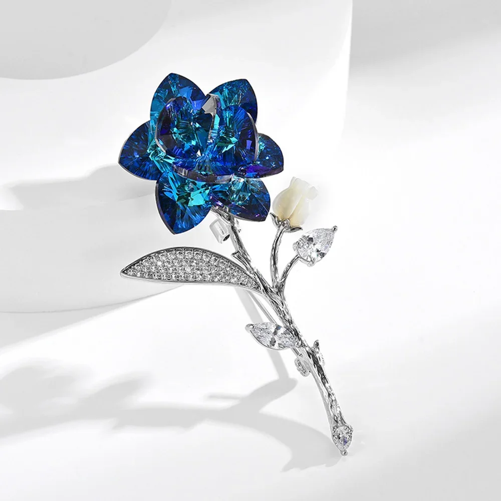 Exquisite Flower High-end Women's High-end Luxury Smart Design Crystal Suit Coat Pin Decoration Office Party Niche Accessories