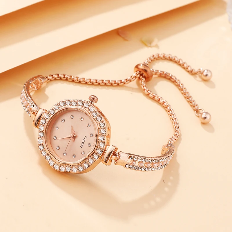 Cute Women\'s Steel Belt Bracelet Watch Quartz Watch Luxury Fashion Small Dial Popular Elegant Women Watch