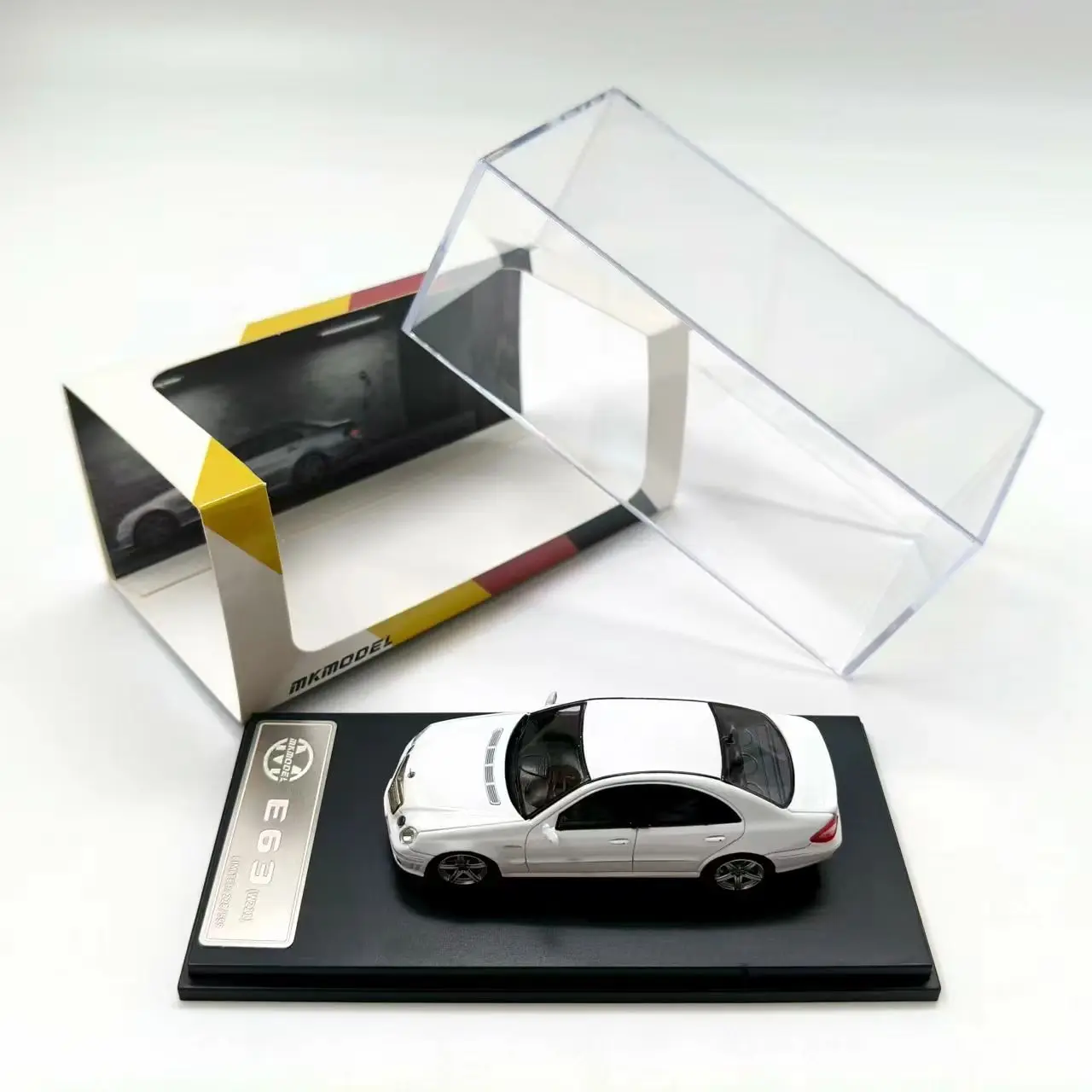 

Diecast MK MODEL 1:64 Scale Benz E63 W211 Classic Four-eye Limited Edition Alloy Car Model Collectible Toy Gift Souvenir Display
