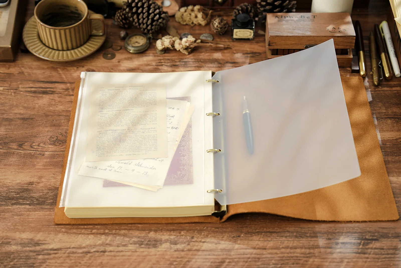 AIGUONIU Ringplaner aus echtem Leder im A4-Format mit 4-Loch-Binder, Retro-Notizbuch, vertikale Version, neutraler Notizblock, Skizzenbuch – Detail 35