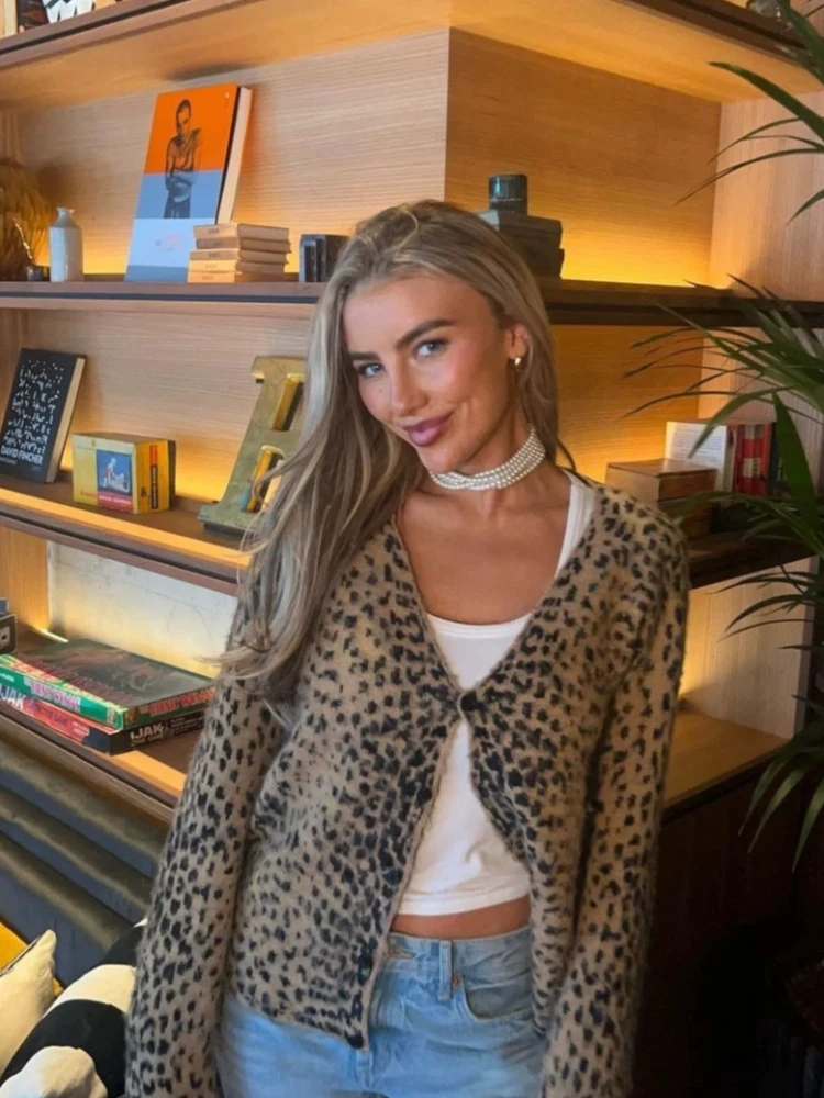 

Y2K American Retro Leopard Print Cardigan 2025 Women Tops New Fashion V Neck Knit Sweaters Coats Jackets Cardigan Women Clothes