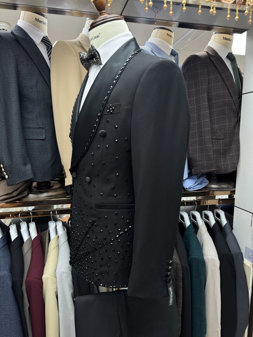 ผู้ชายสีดําชุด 2 ชิ้นผ้าฝ้าย + กางเกงสีดําคริสตัลหรูหรางานแต่งงาน Tuxedos เสื้อที่กําหนดเองอย่างเป็นทางการเสื้อกางเกง