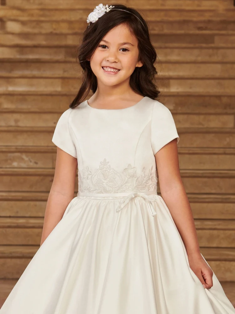 Flower Girls Dresses Ivory Satin Flory Embroidery With Bow Belt Short Sleeve For Wedding Birthday Party Banquet Princess Gowns