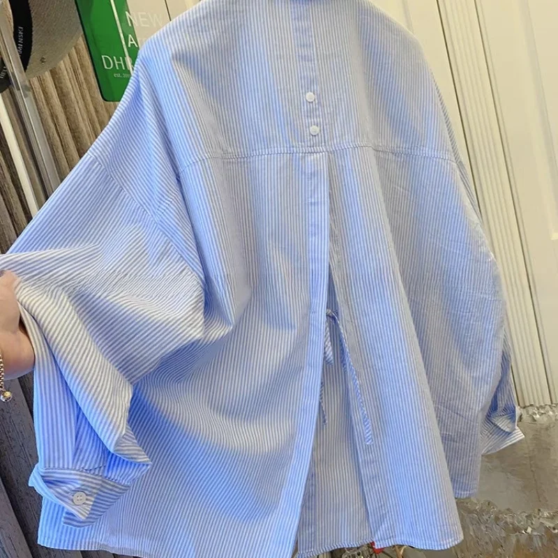 เสื้อคลุมคาร์ดิแกนทรงหลวมลายทางสีน้ำเงินสไตล์เกาหลีสำหรับผู้หญิง รุ่นสลิมมิ่ง คอลเลคชั่นฤดูใบไม้ร่วง 2025 ดีไซน์ Ele