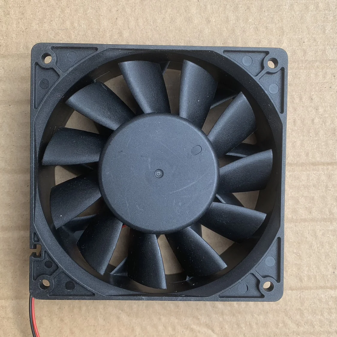 SJ SF241238BH DC 24 В 1,35 А 120x120x38 мм 2-проводной охлаждающий вентилятор