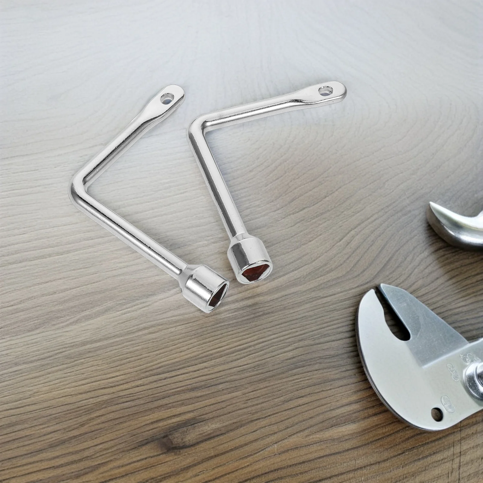 

2pcs Triangle Lock Key Metal Trash Bin Electric Cabinet Panel Socket Spanner Triangular Key for Commercial Utility Bin