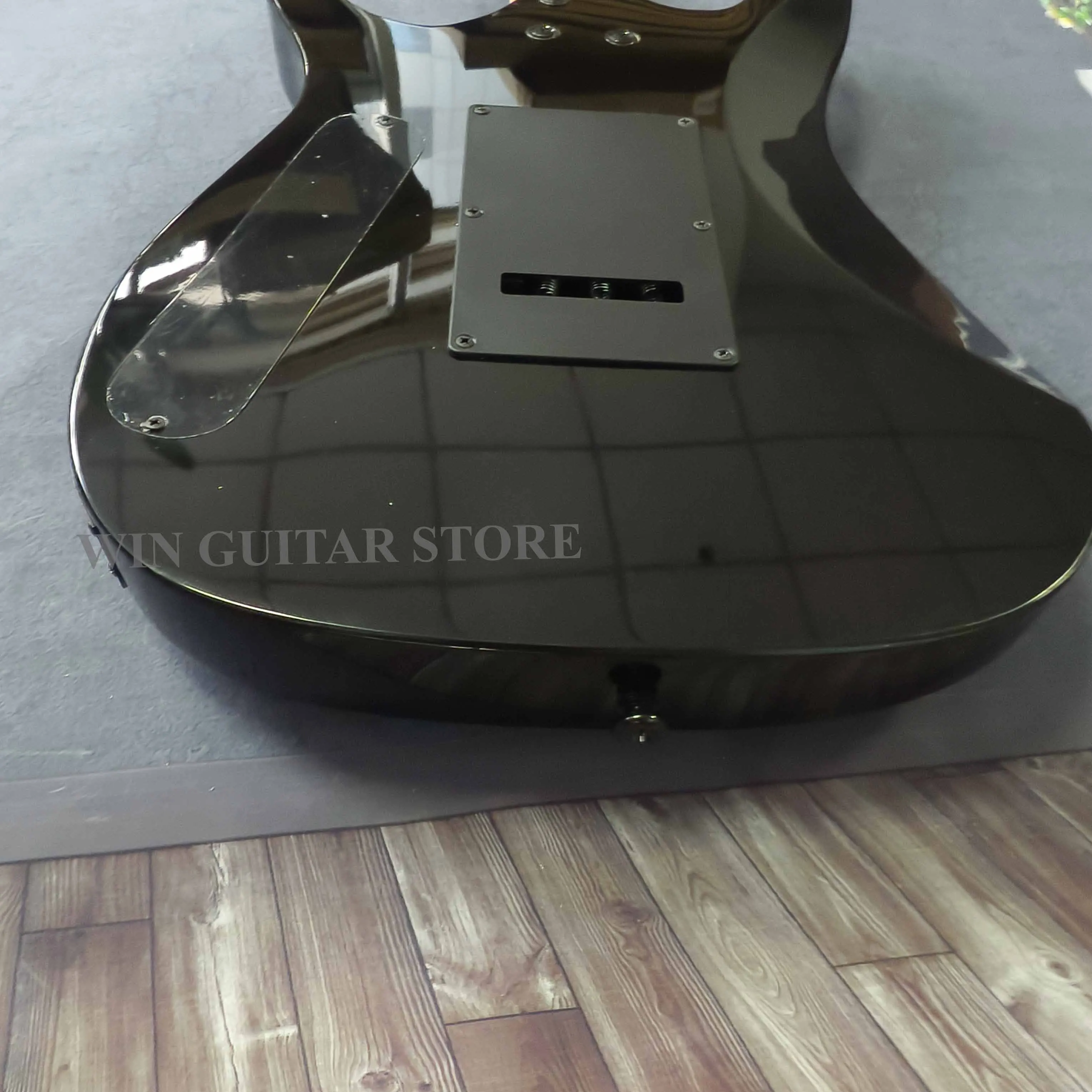 กีตาร์ไฟฟ้าส่วนบุคคลพร้อมปิ๊กอัพเอสเอส ฮาร์ดแวร์ฟลอยด์คอไม้เมเปิล 6 สายของขวัญคริสต์มาสจัดส่งฟรี