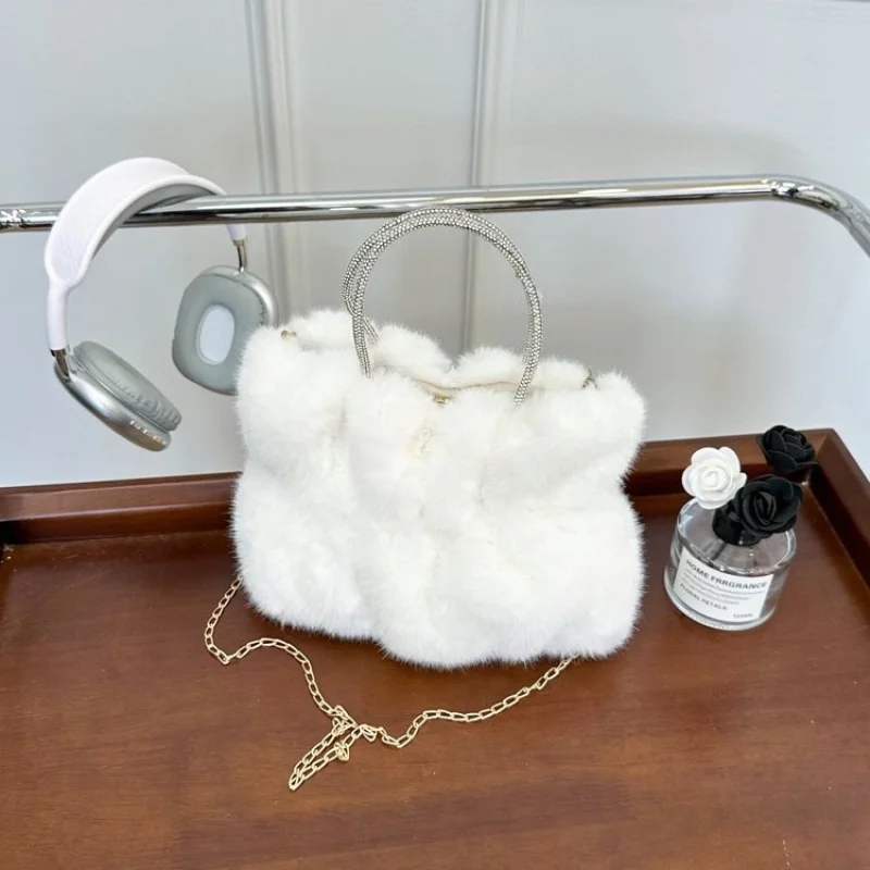 

Luxury Brand Women Tote Bag Crafted From Fine Leather Featuring Casual Simple Vintage Style And Trendy Design Elements For