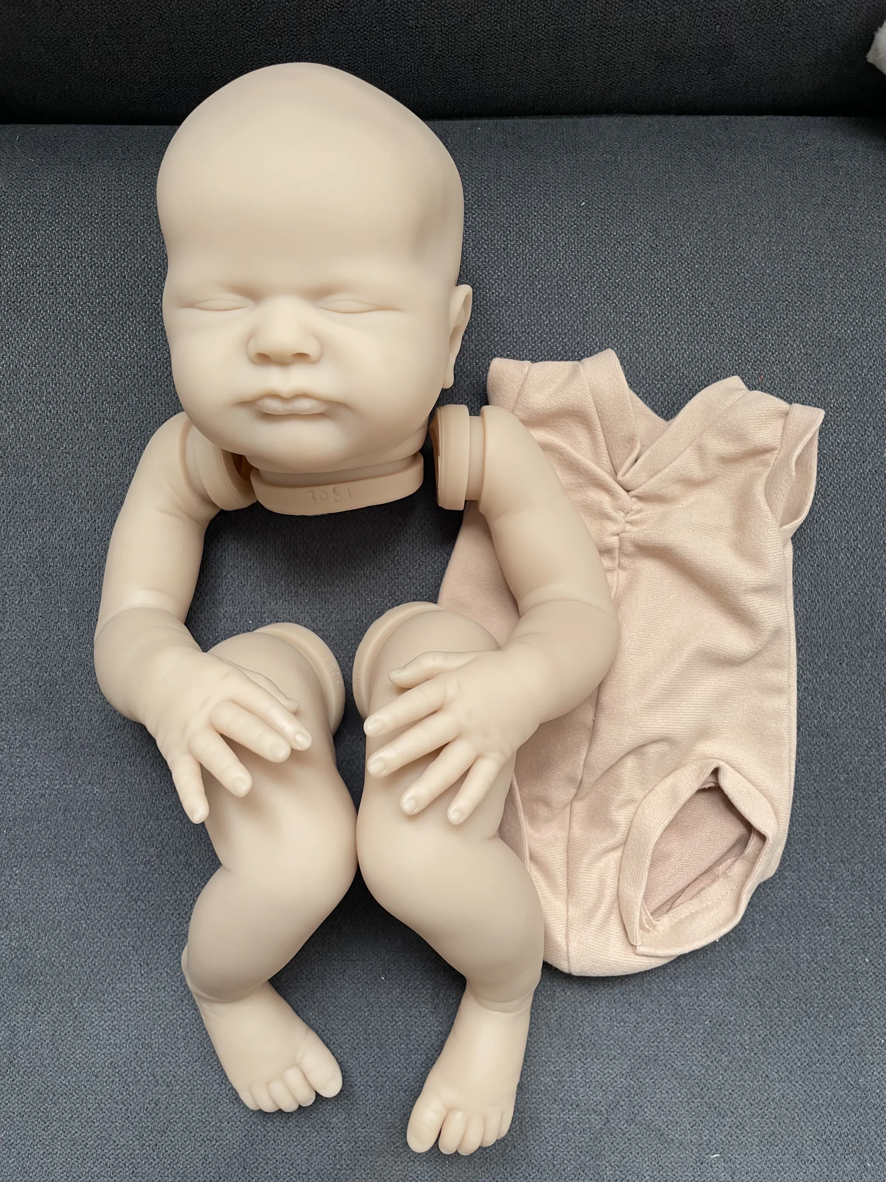 Max 19Inch Already Painted Kits/Un painted Blank Kits Reborn Doll Kit Soft Touch Fresh Color DIY Doll Parts With Cloth Body