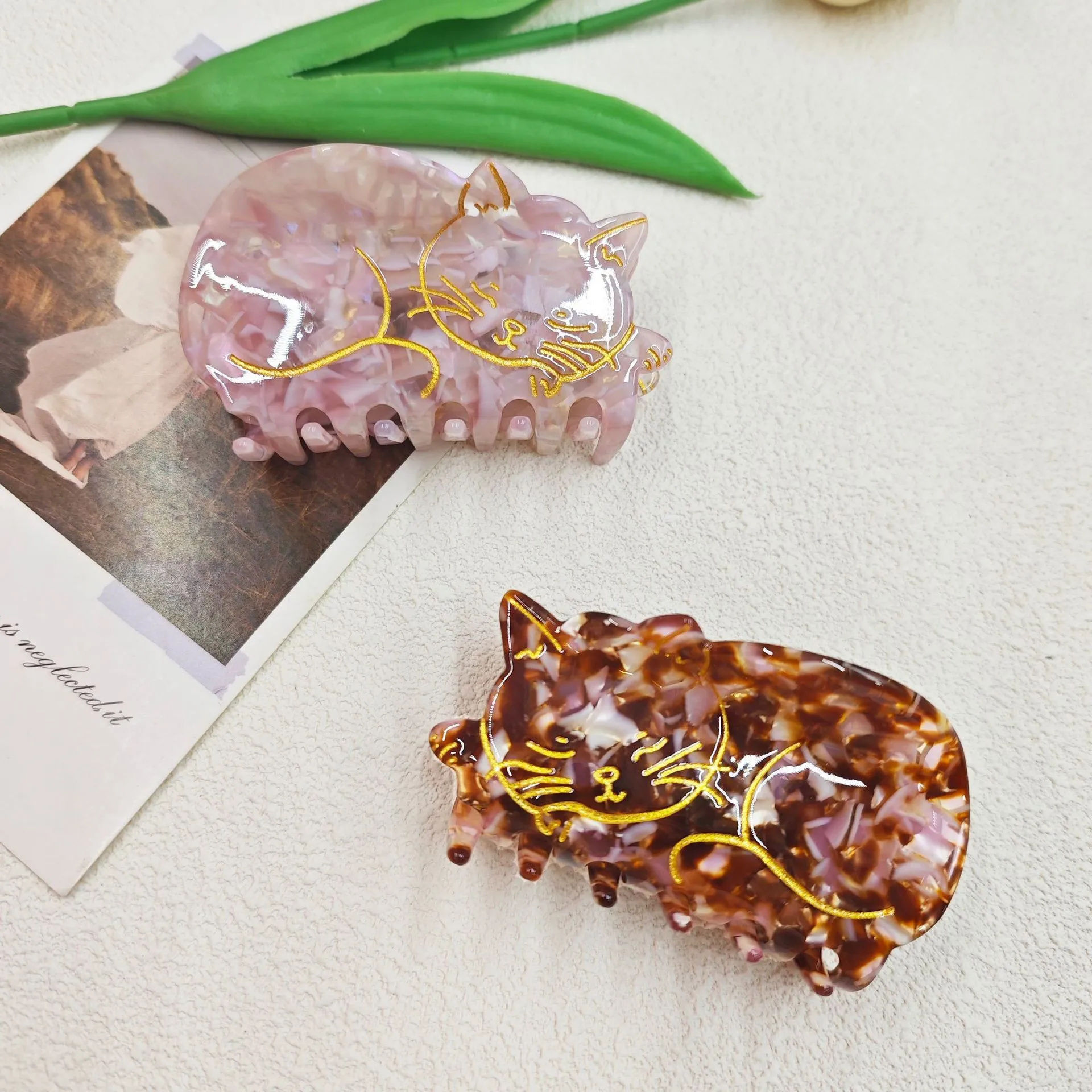 1pc New Cute Cat Acetic Acid Scratch Clip Advanced Hair Clip for Women, Back of the Head Coiled Hair Shark Clip Hair Grab