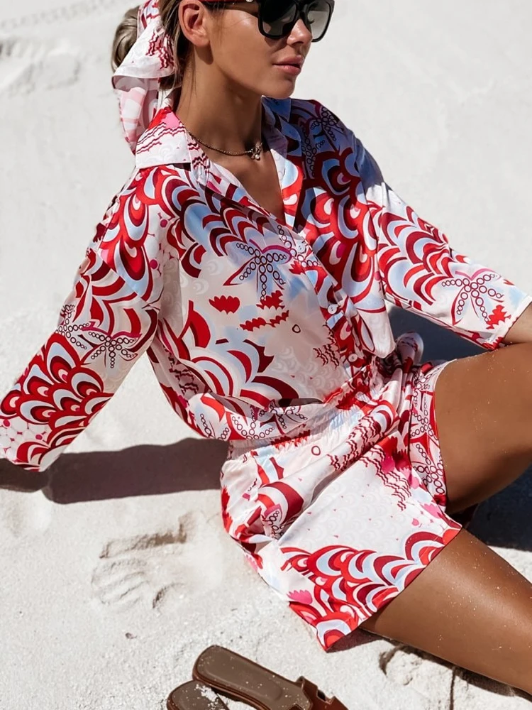 Set di abbigliamento da donna casual stampato stile spiaggia Bohemian Mezza manica Risvolto Camicia con lacci Top Pantaloncini in vita elastica Fondo 2050