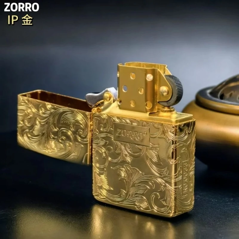 Zorro 910 Winddichtes IP-Gold-Material Feuerzeug mit Tang-Gras-Muster, kraftbetrieben, mit Reibrad, Zigarettenzubehör, Herren-Geschenk