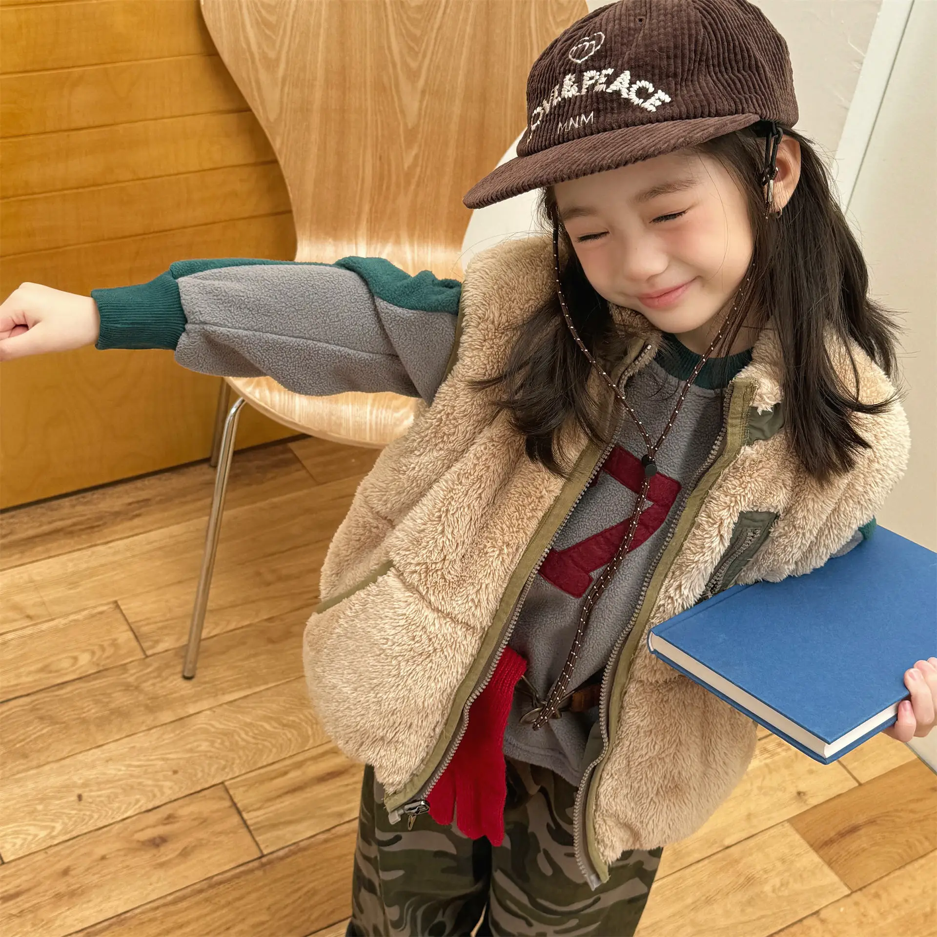 

2025 Winter New Children Fleece Warm Vest Girls Sleeveless Plush Coat Boys Casual Cardigan Plus Velvet Thick Kids Vest Jacket