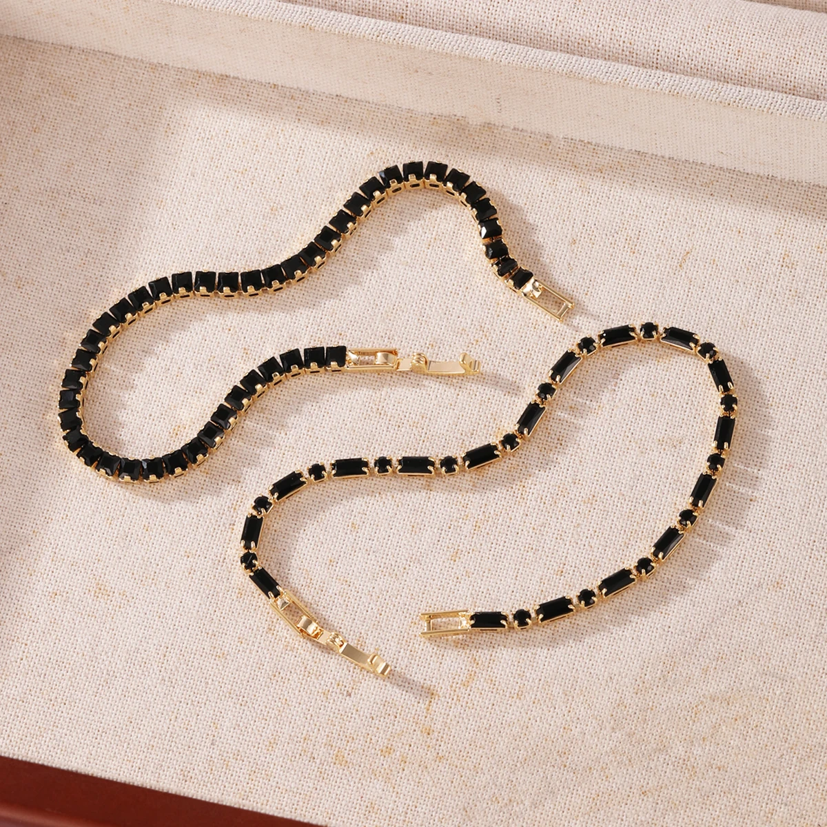 18K Vergoldete Schwarze Iced-Out Zirkonia Tennis-Armbänder für Damen und Herren, Kristall Verstellbares Armband, Hippie-Schmuck – Detail 5