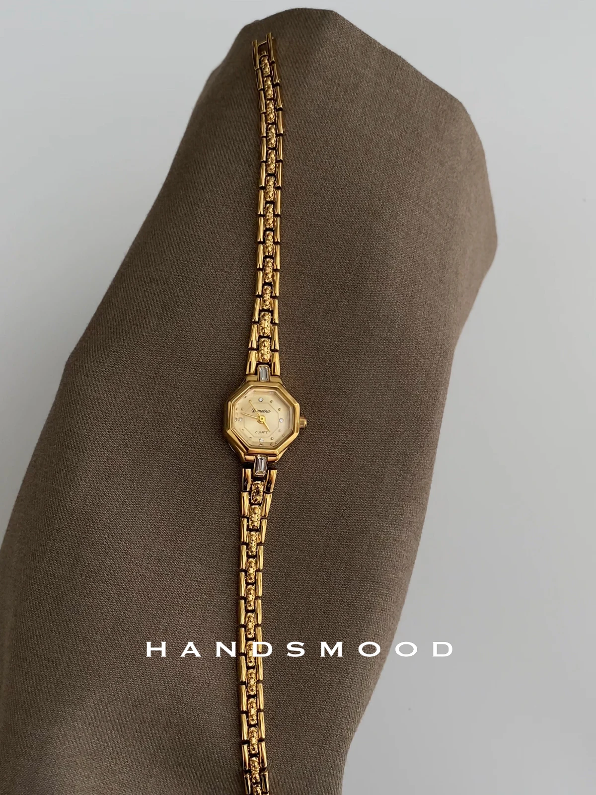 Smallgoldwatchwiththin strapstylish and exquisite light luxury temperament small dial women's watchwomen's stainless steel watch