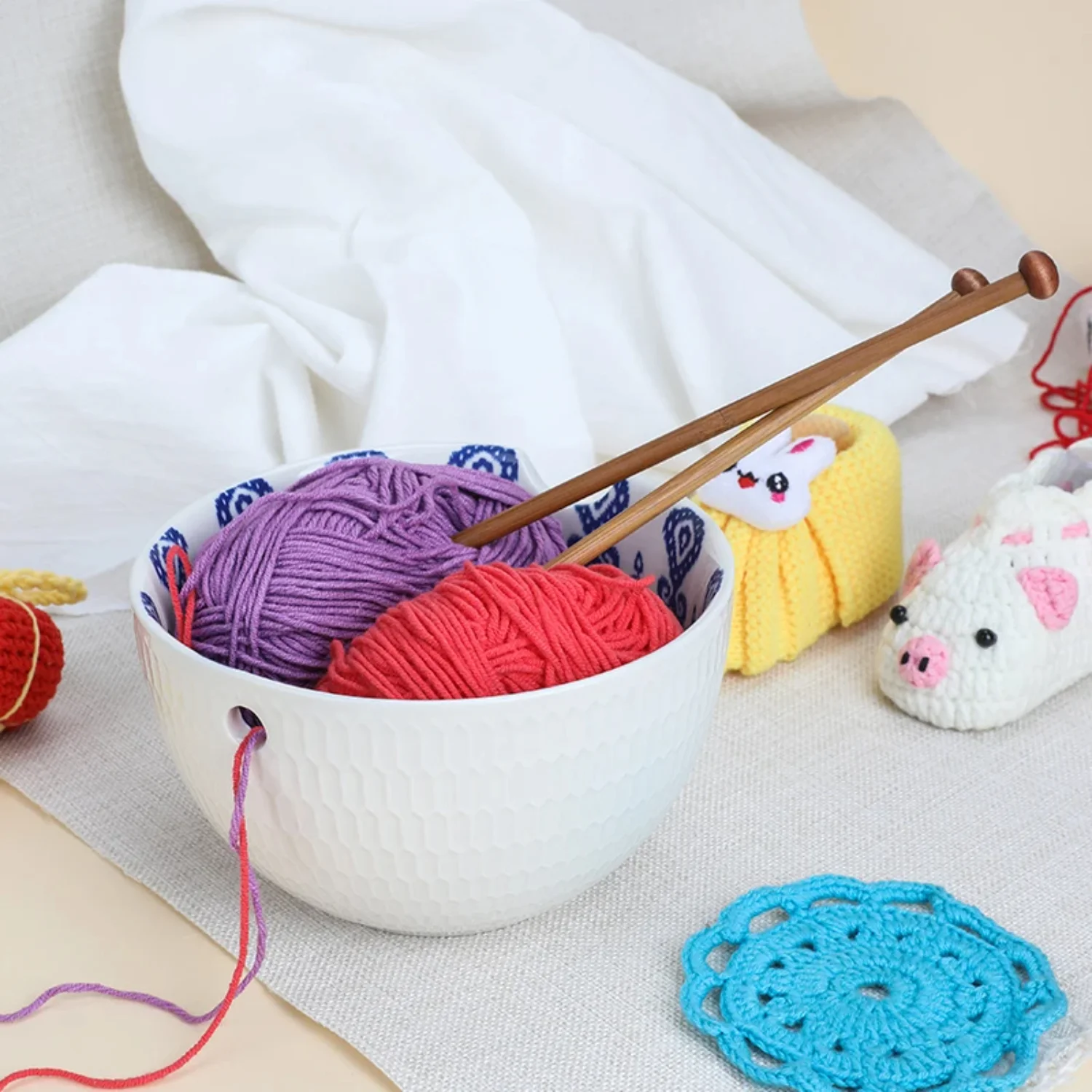 2022 Ceramic Yarn Bowl in White - Wool Storage Bag and Yarn Ball Holder for Knitting Crochet - Perfect Women's Gift for Needlecr