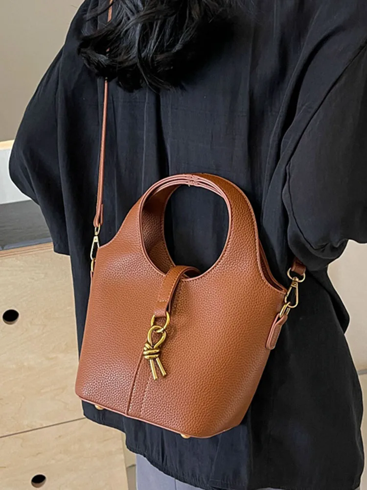 Women New Style Trendy Crossbody Bucket Bag Fashionable High End Office Handbag Personalized Metal Decoration One Shoulder Bag