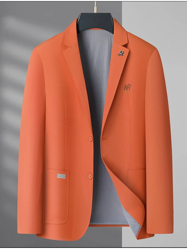 

The 2026 model high-end men's suit jacket is a stretchy, fashionable and form-fitting coat, suitable as a daily work top.