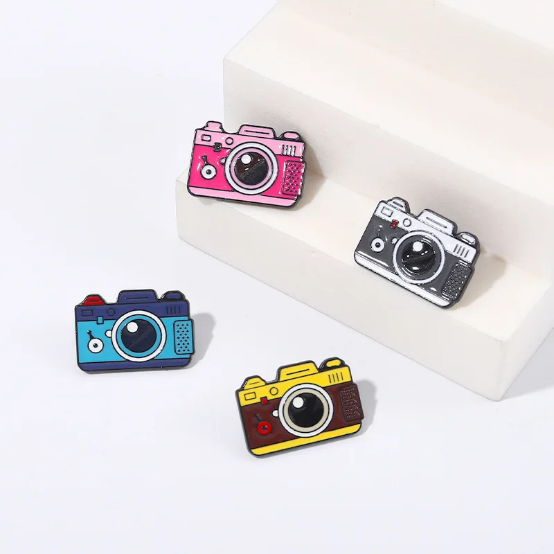 Câmeras em 4 Cores Esmalte Pin Azul Rosa Preto Marrom Bonito Cutsom Divertido Broches Mochila Emblema Presentes para Amigos Jóias Por Atacado