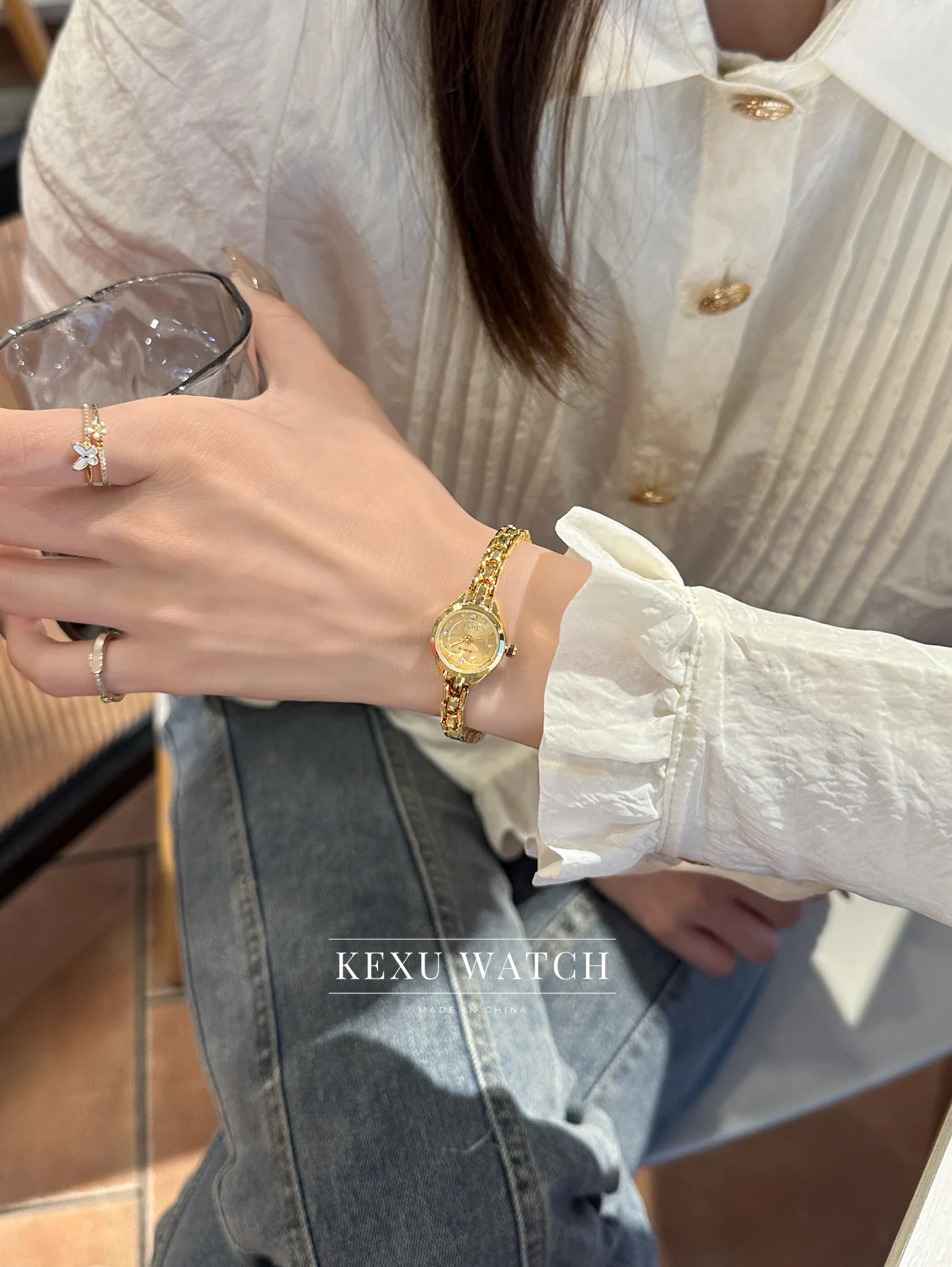 ساعة SKHL للنساء، ساعة نسائية أنيقة بسوار ذهبي، ساعات نسائية بيضاوية/وجه مستديرة أنيقة للبيع بالجملة، ساعة كوارتز عصرية