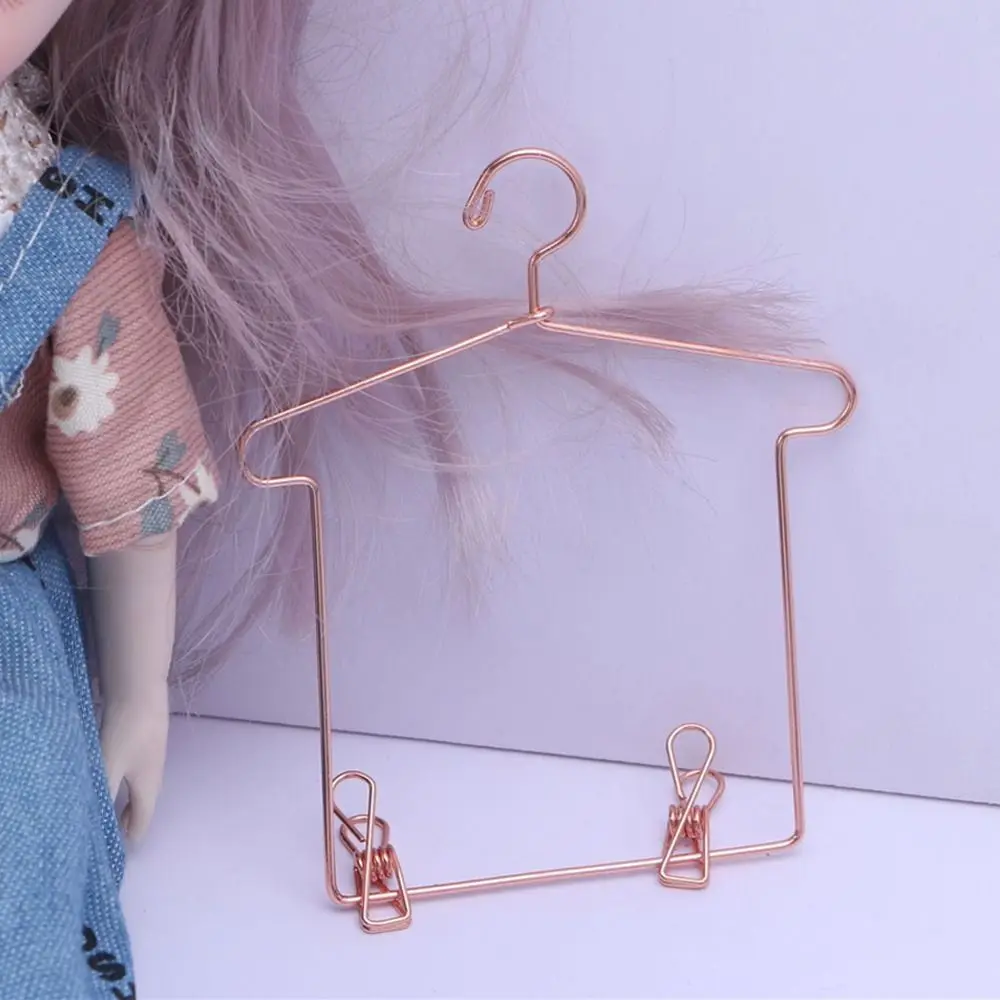 5 pièces mignon poupée robe Miniature en métal maison de poupée meubles poupée cintres cintres