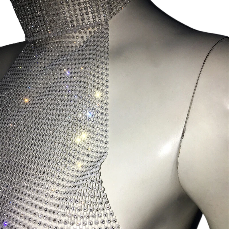 Glitzerndes Kristall-Netzkleid mit Strass für Damen, Neckholder-Minikleid aus transparentem Mesh, figurbetontes Party- und Clubkleid, Geburtstagsgeschenk für Damen – Detail 10