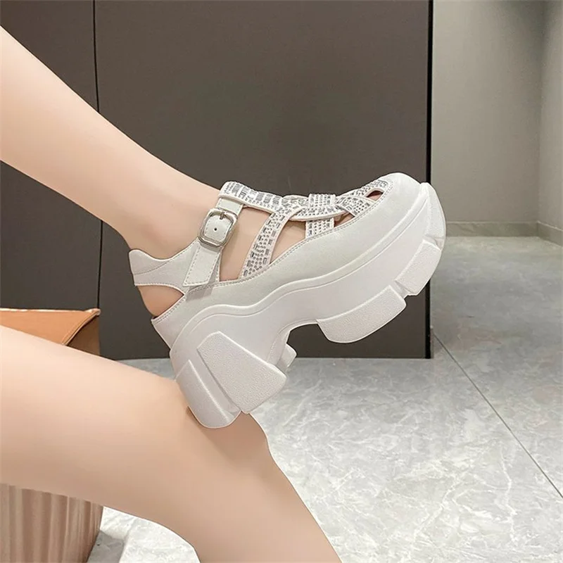 Zomer Nieuwe Dikke Bodem Matsuke Bodem Anti Slip Ronde Kop Holle One Knoop Fashion Net Rood Super Vuur Effen Damesschoenen