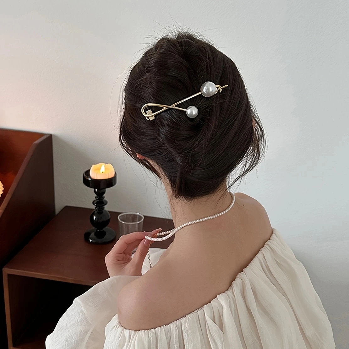 1PC zinc alloy imitation pearl word clip, high-end simple temperament hair accessories, suitable for daily casual wear,