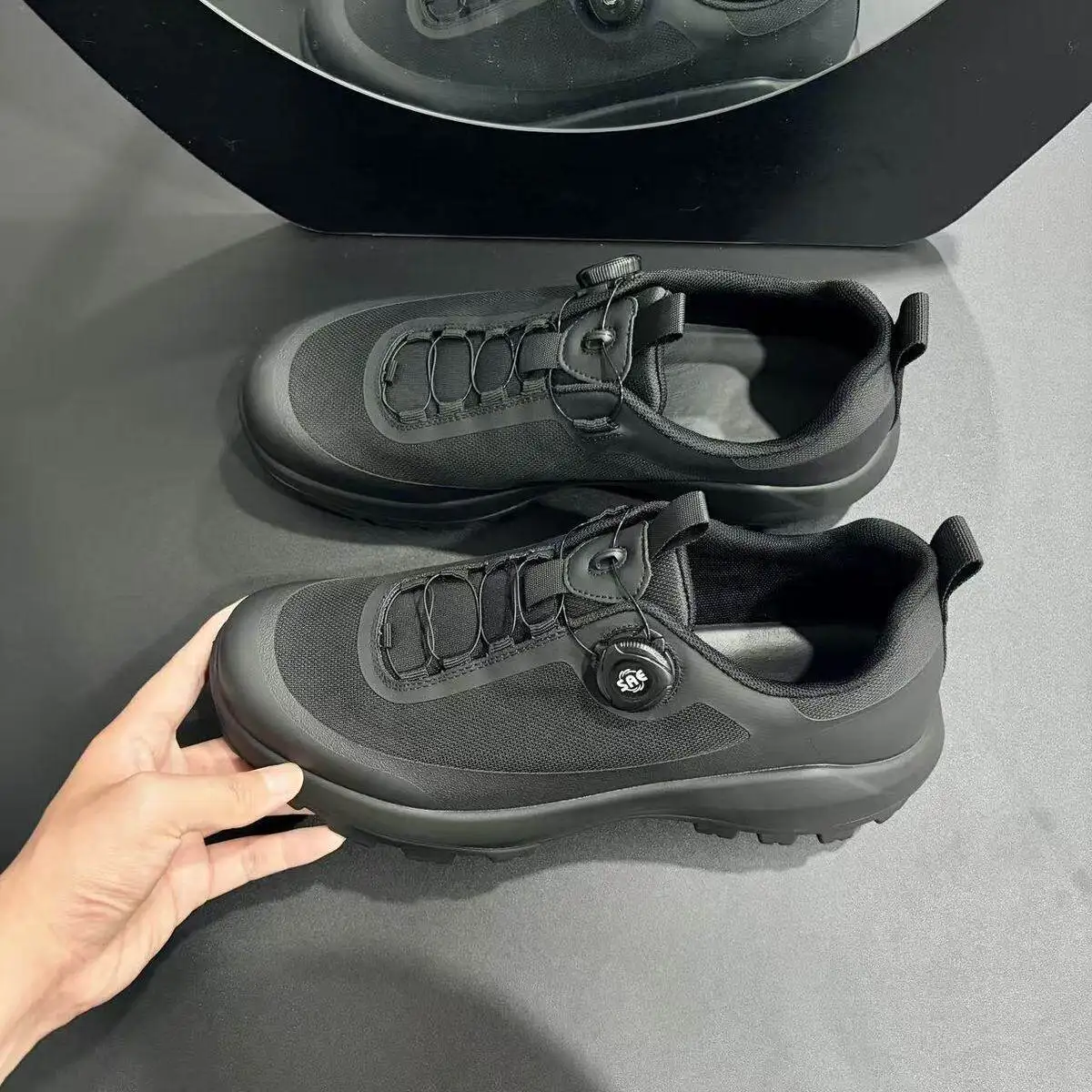 Men's All Black Quick Rotary Lacing Hiking Shoes Breathable Mesh Upper Rugged Lug Casual Trekking Sneakers for Outdoor Walking