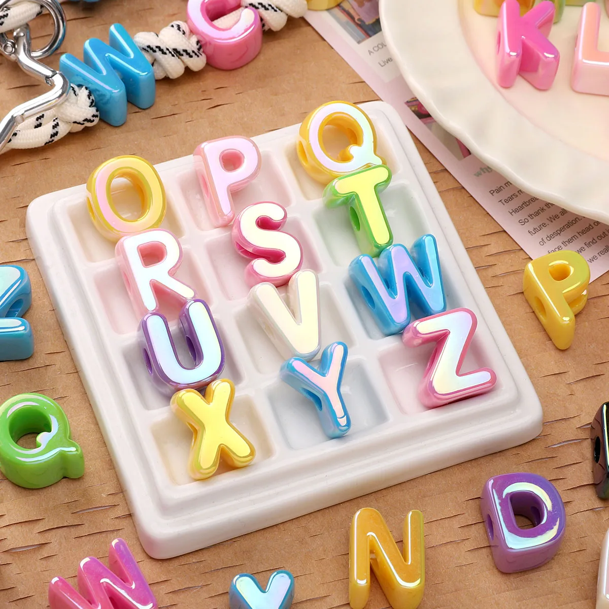 10個入り A-Z 電気メッキアクリル製 大穴レタービーズ DIY用 スマホストラップ 靴のバックル ジュエリー製作 フェスティバルギフト 1
