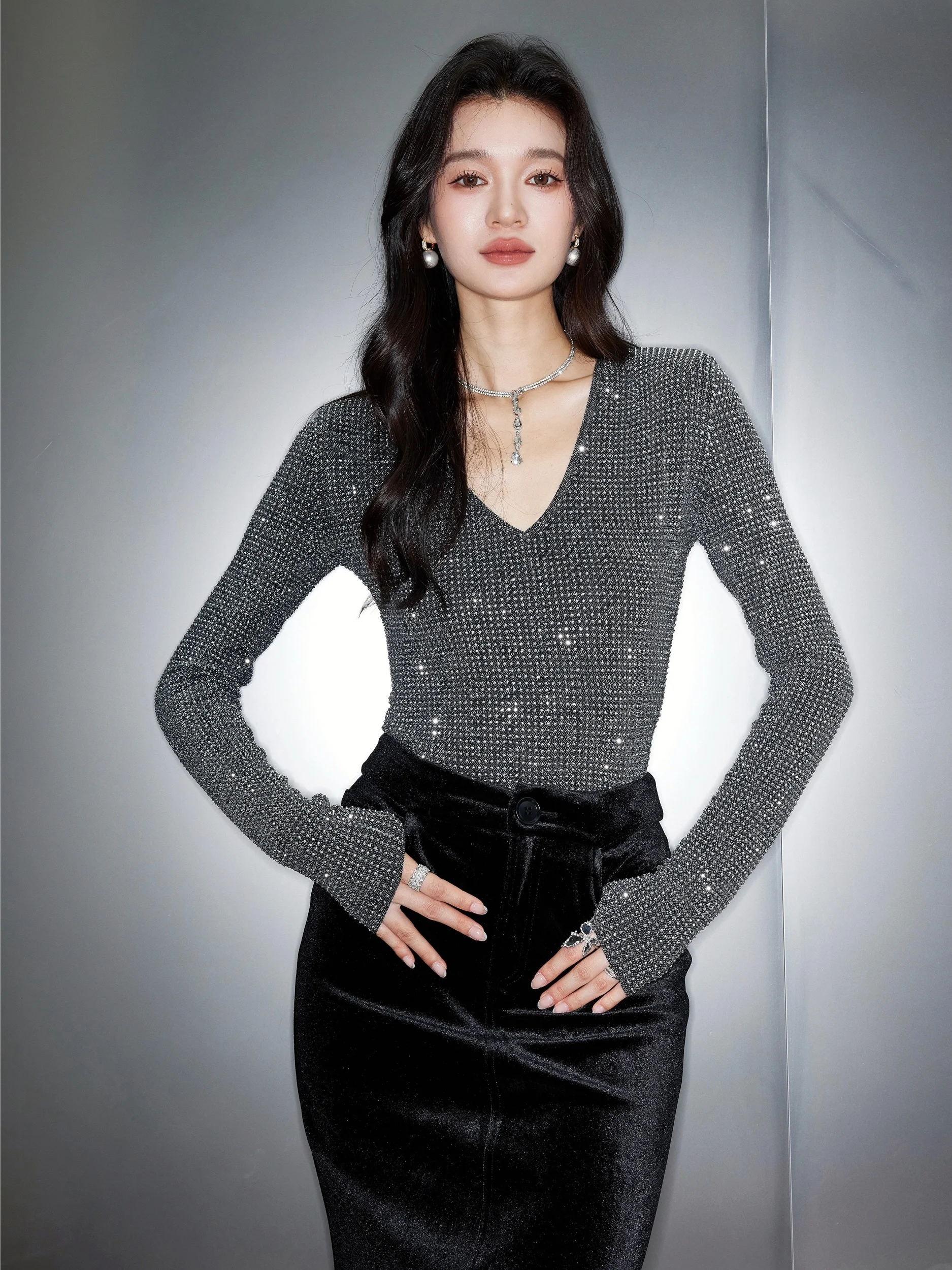 

Bling Bla Rhinestone V-Ne Long Sve Base irt Удобная для кожи сексуальная внутренняя одежда для похудения Верхняя страница Полиэфирная ткань