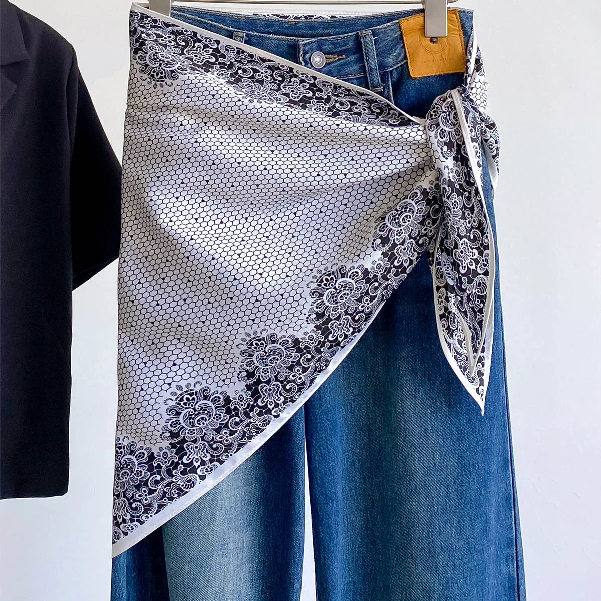 Vintage Border Floral Lace Triangle Scarf Ladies Soft New Satin Wrap Multi Wear Decor To Match Jeans Neck And Hairstyle