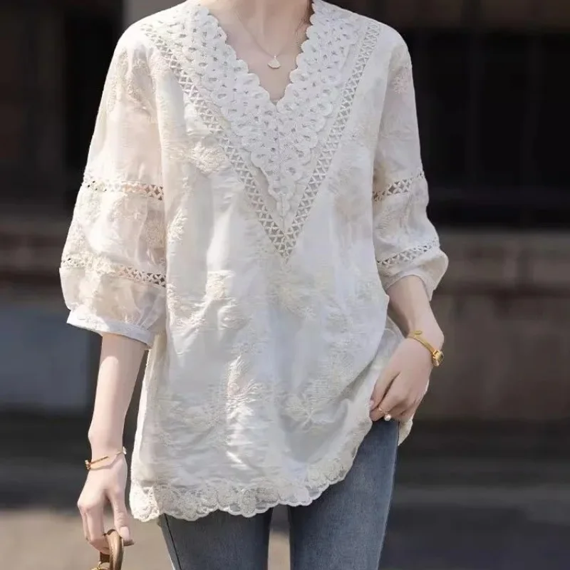 Women Embroidered Lace V Neck Blouse Loose Boho Style Three Quarter Sleeve Lightweight Summer Casual Top