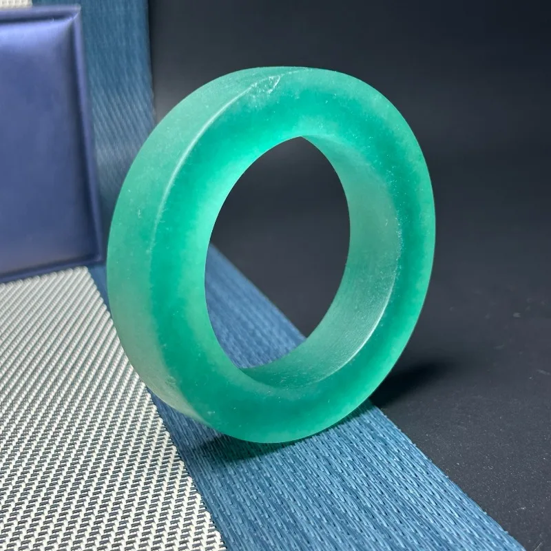 

Синий браслет из высокого ледяного кварцита. Новый женский универсальный браслет.