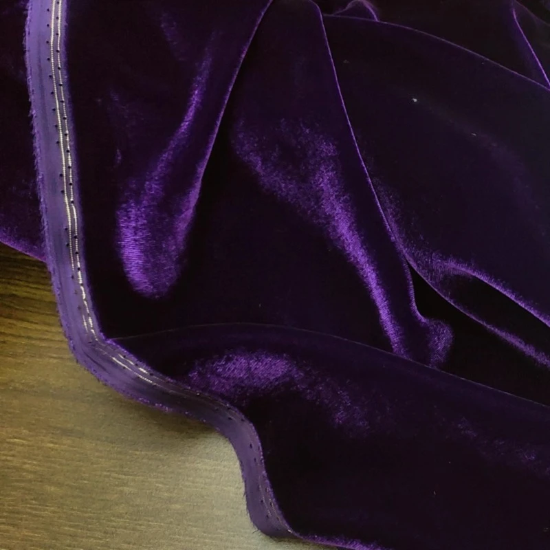 Рисунок 3 - Фиолетовая бархатная ткань шириной 140 см