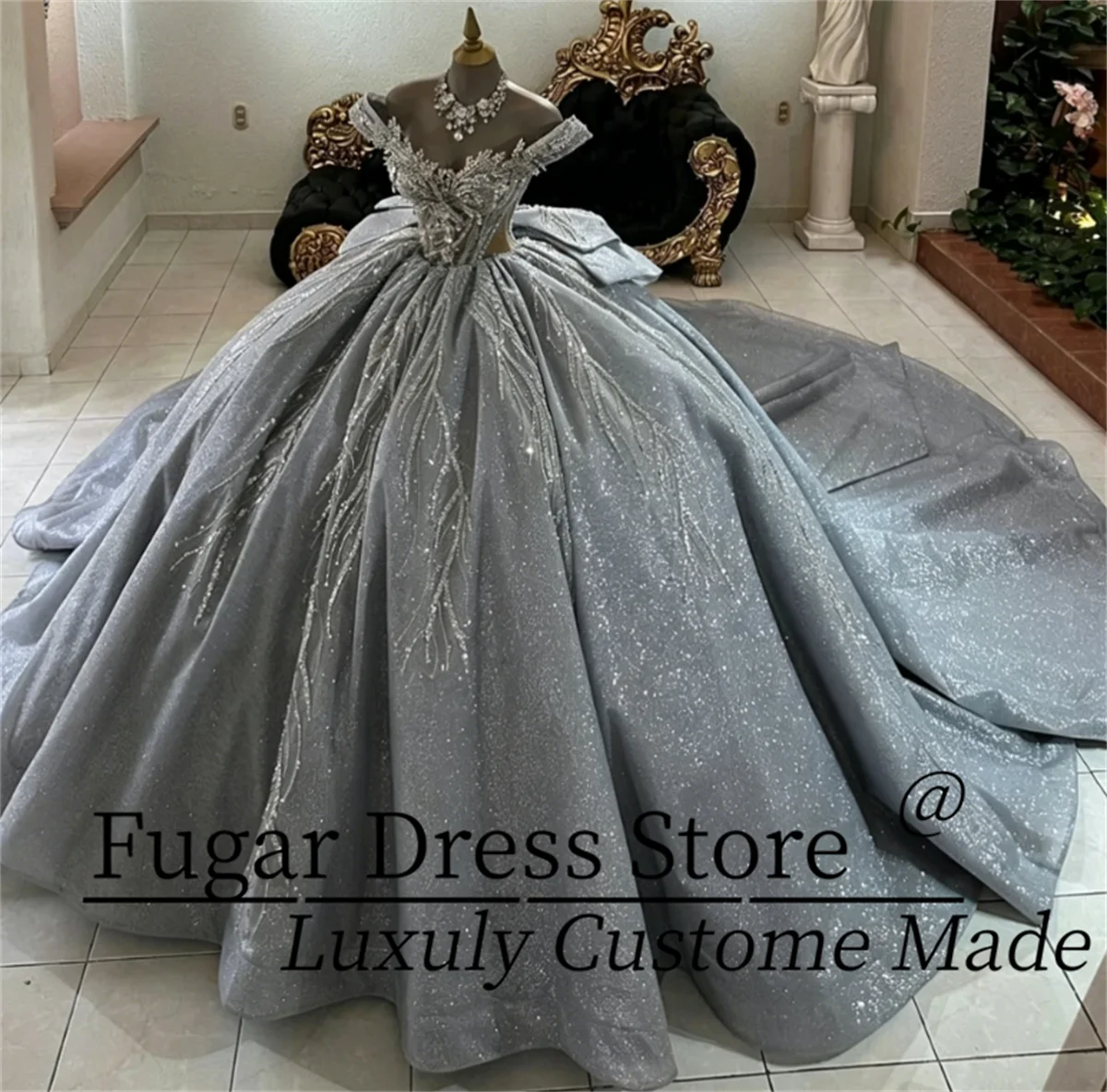 

Customized Beautiful Sequin Quinceanera Dress Luxurious Laces and Uncovered Sexy Shoulders Prom Party Gown Vestidos De15 Anos